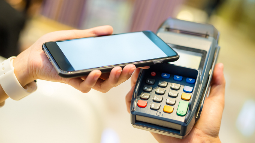 Cum să plăteşti cu telefonul mobil la magazine
