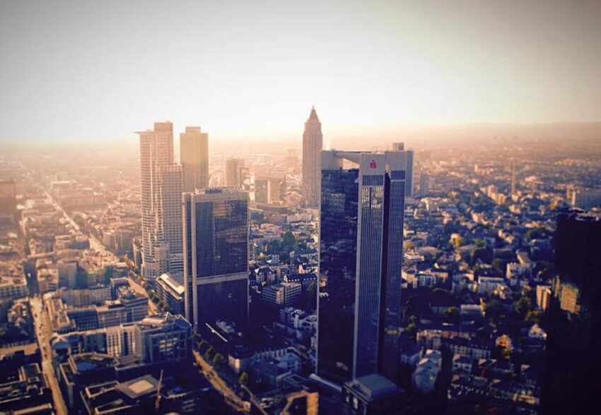 Germania cere băncilor să constituie rezerve mai mari din ”profiturile uriașe” pentru a se proteja în ”vremurile dificile”